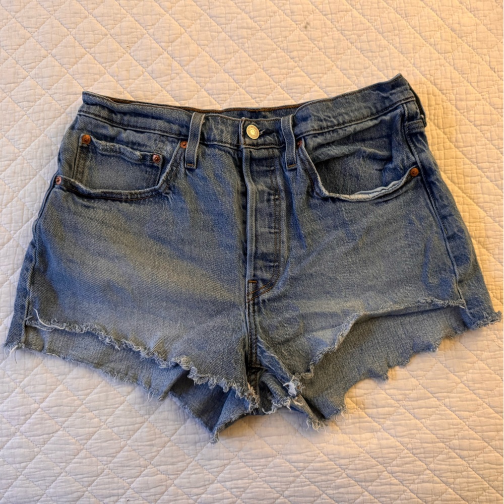 Levi's 501® HIGH RISE WOMEN'S SHORTS - Picture 4 of 6